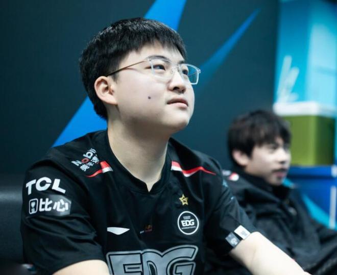 C9不断突破！，Uzi连续二十场比赛得分超过反败为胜比赛高潮迭起的简单介绍