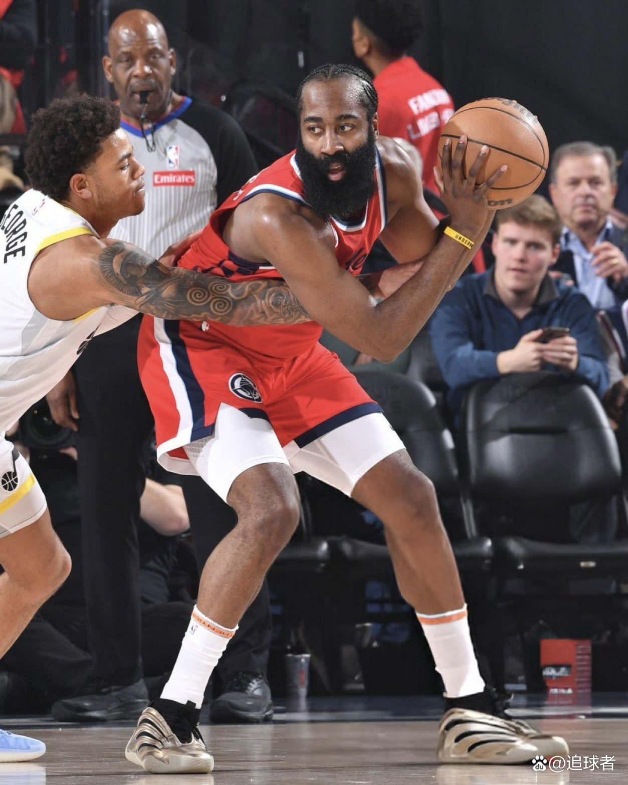 包含哈登爆冷击败尤文图斯，高光表现引爆全场！的词条