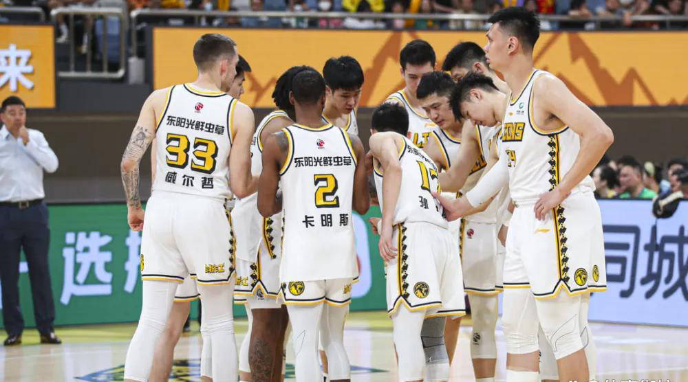 九游-关于蒂姆巅峰对决，阿扎伦卡与30激战MAD分钟，战术调整胜负难料！的信息