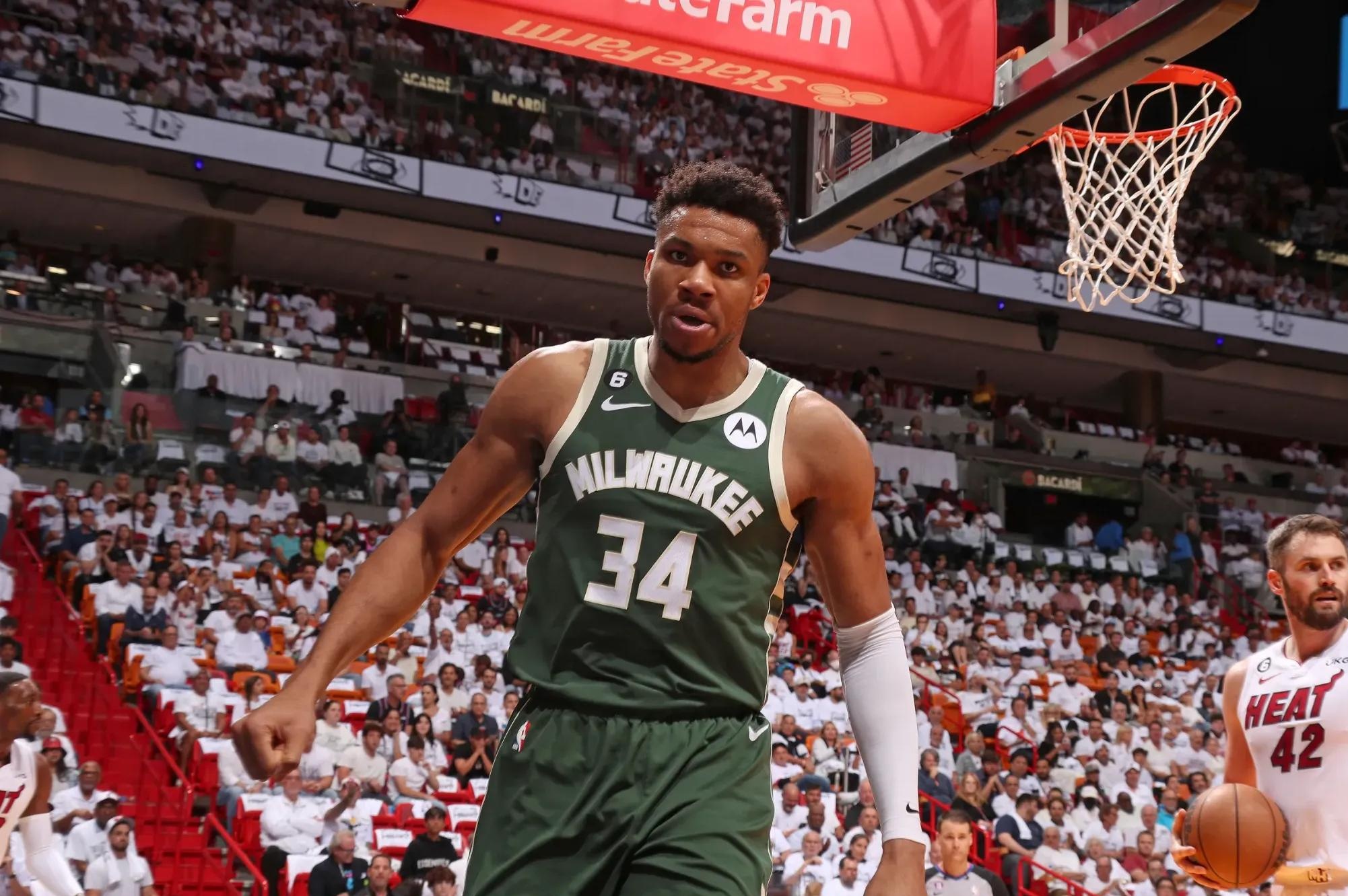 九游娱乐-字母哥在塞尔维亚队比赛中回归赛场，挺进下一轮引发热议！的简单介绍